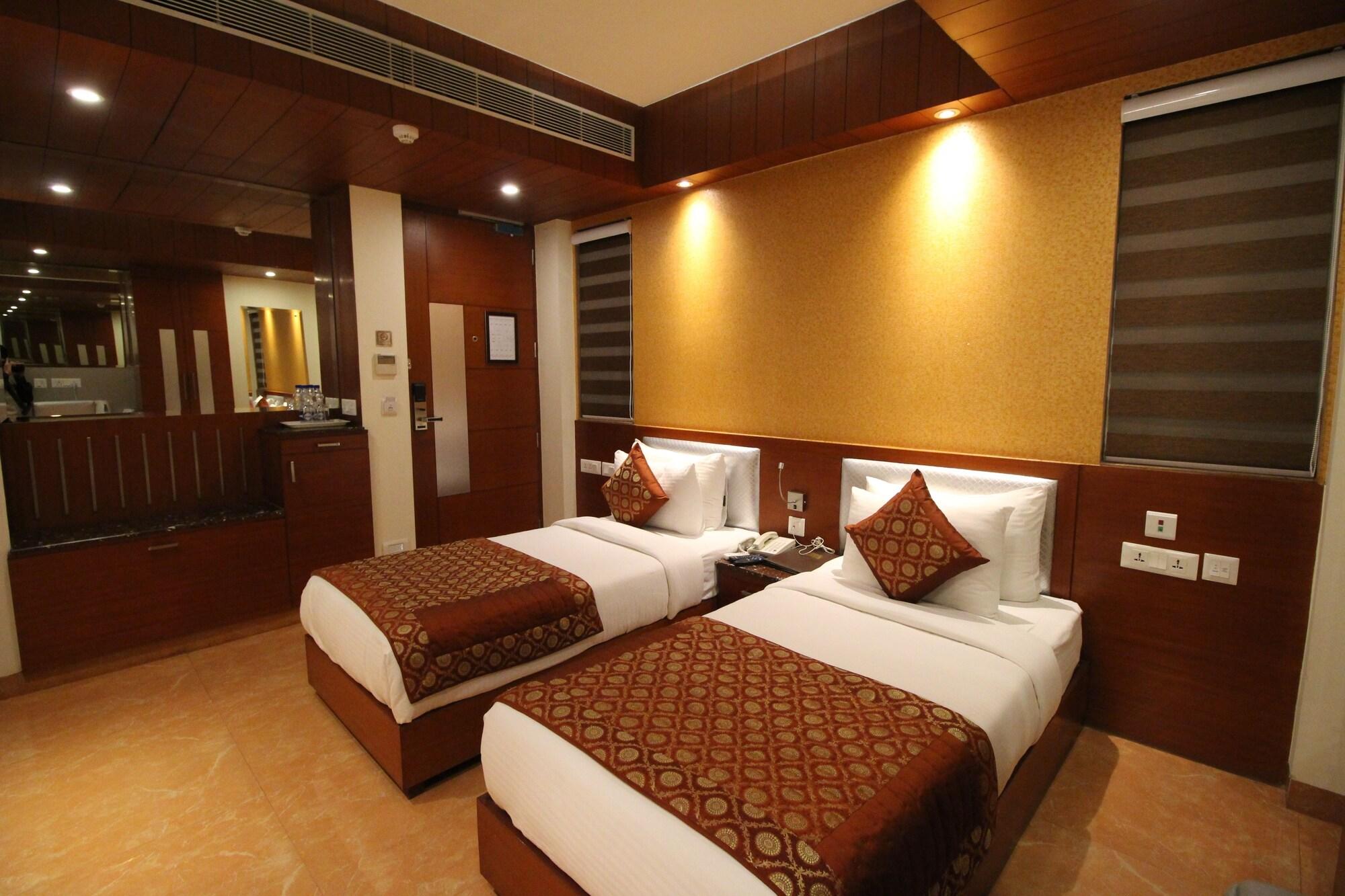דלהי Hotel Golden Grand מראה חיצוני תמונה