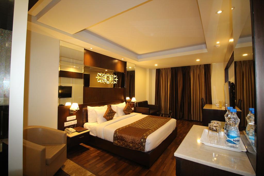 דלהי Hotel Golden Grand מראה חיצוני תמונה
